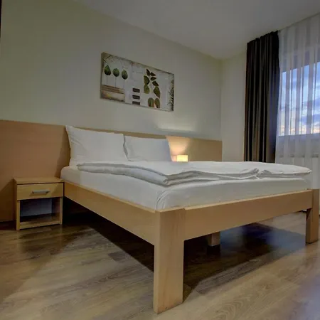 Tihe Noci Motel Pale