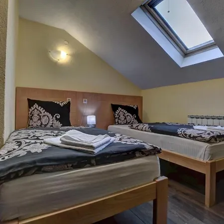 Tihe Noci Motel Pale